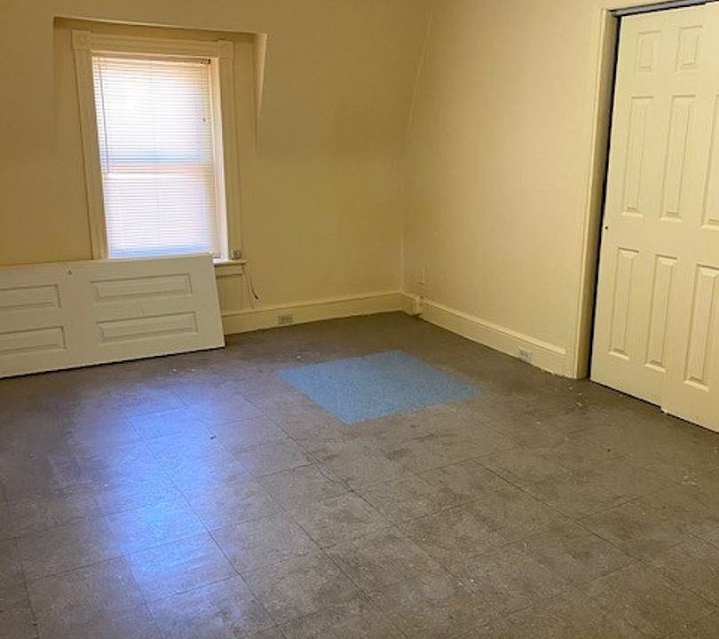 2nd image of 929 Penn Ave Room 4