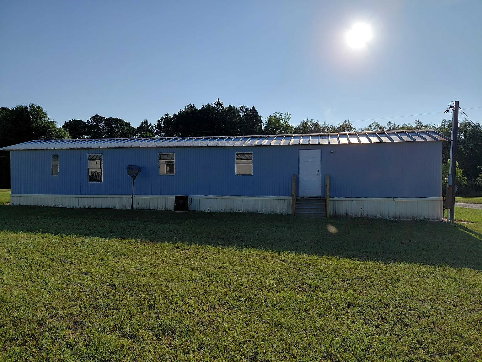 3 bed, $1,095 — Photo 1