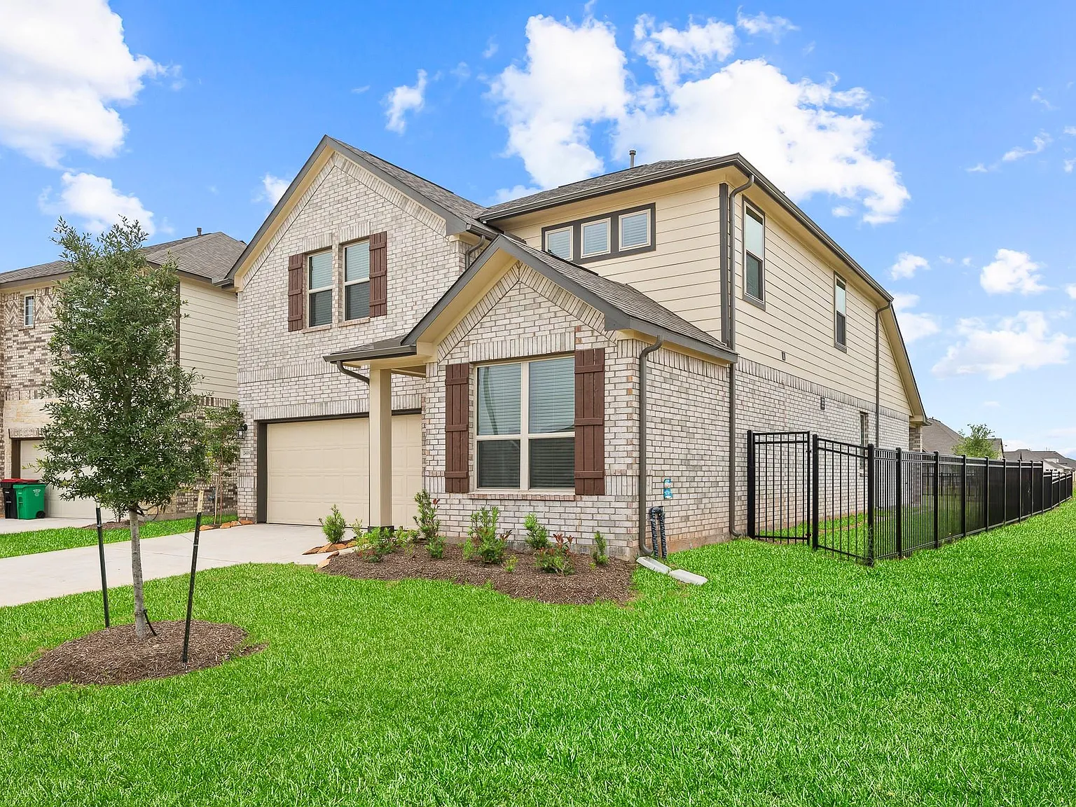 4 bed, 2.5 bath, 2352 sqft, $3,300 — Photo 4