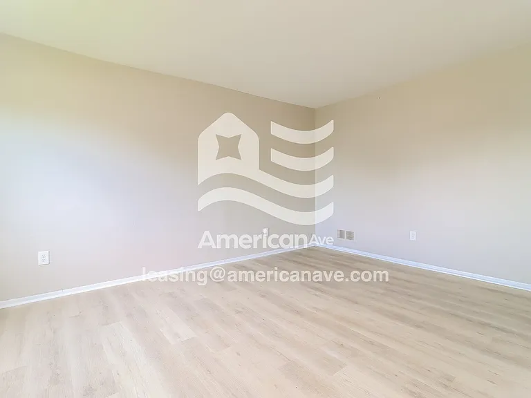 977651_002_living_room_13944626.jpg