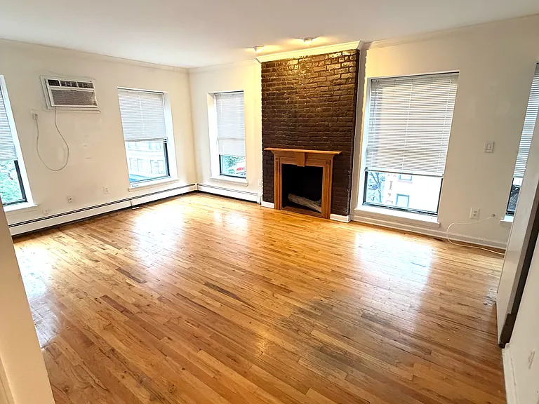 300 E 52nd St #400 — Photo 7