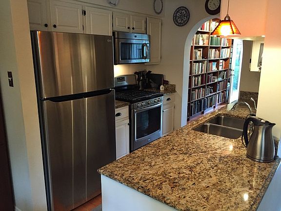 4th image of 1076 S Plymouth Ct