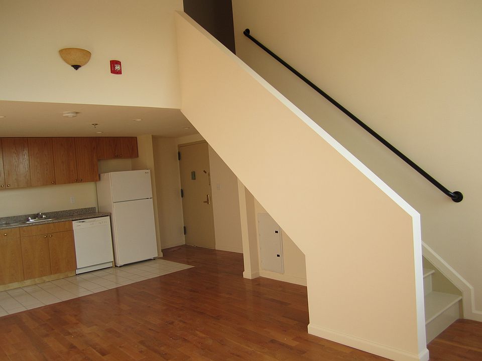 2nd image of 43 Madison St APT 207