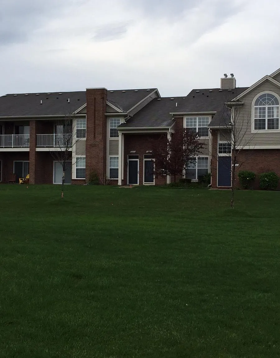 2 bed, 1592 sqft, $1,990 — Photo 2