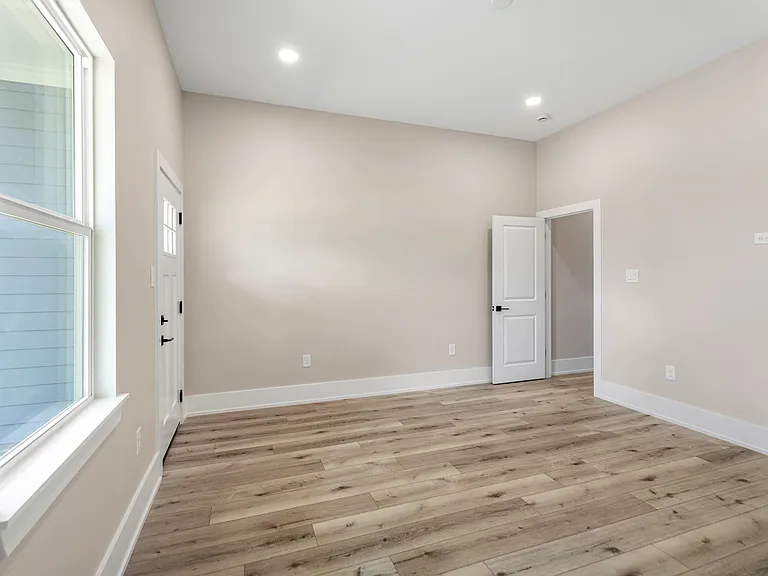 409 E 1st Ave #B — Photo 10