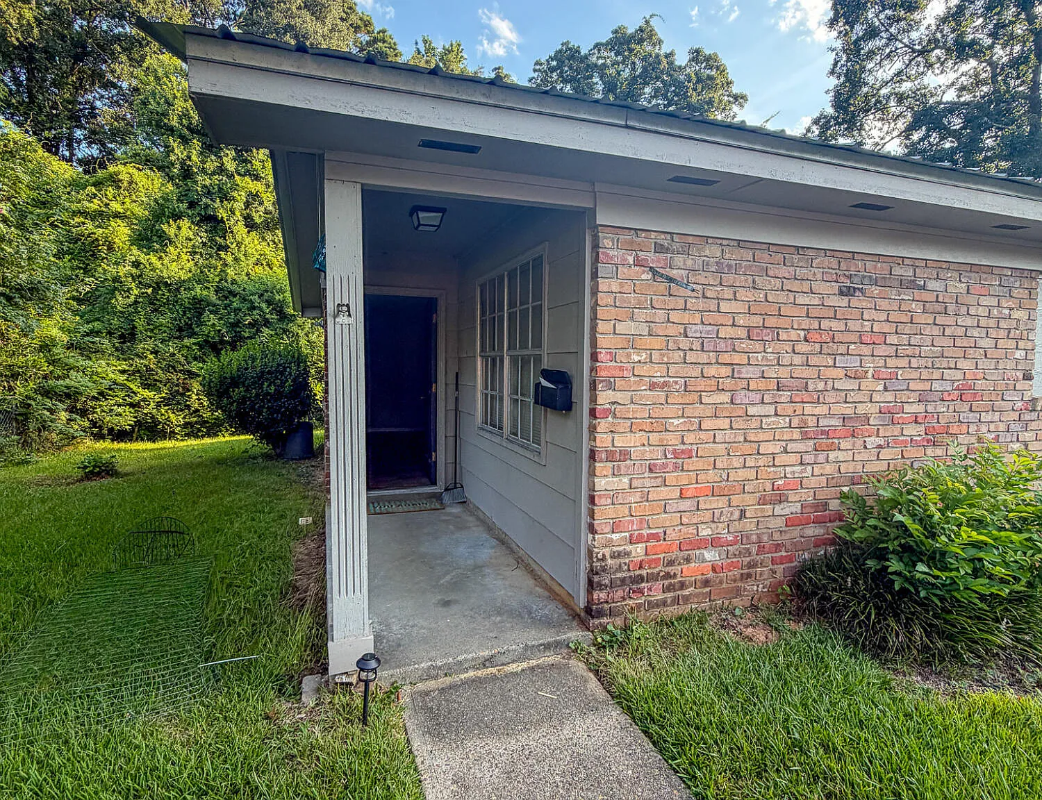 2 bed, 1.0 bath, $1,000 — Photo 1