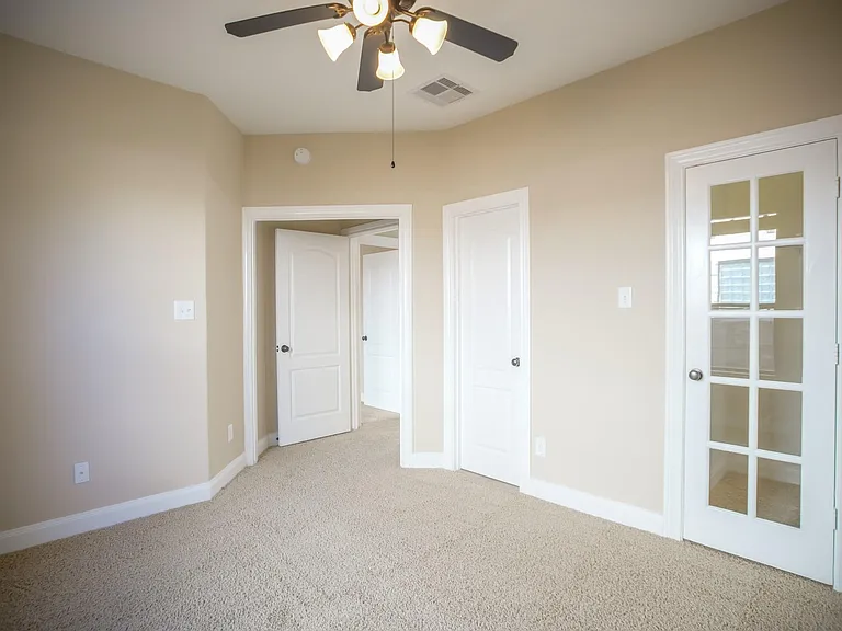 2 Hadlock Pl — Photo 28