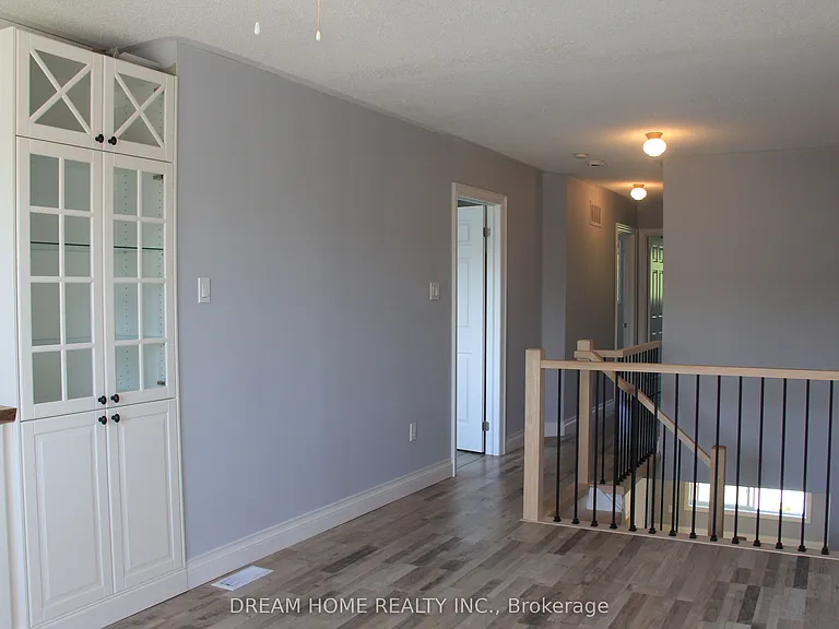 50 Pickett Cres — Photo 10