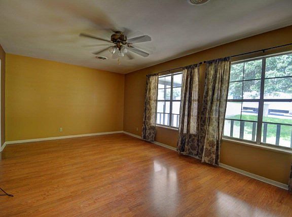 3rd image of 214 Loma Vista Dr