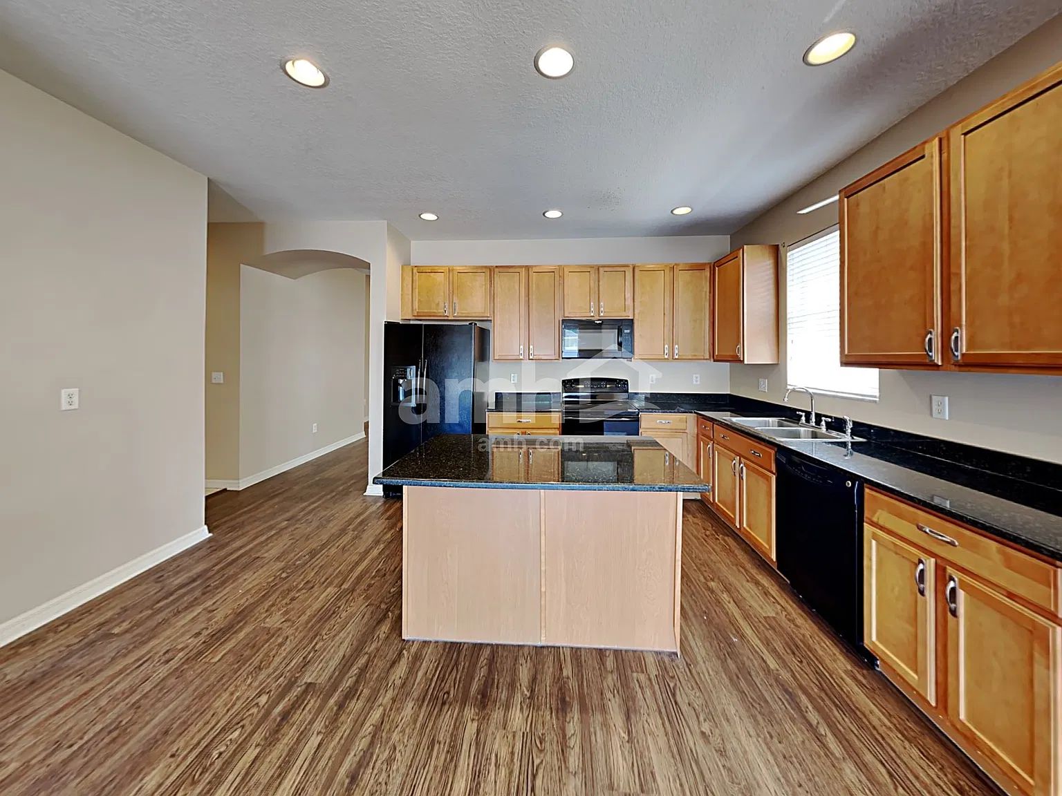 3 bed, 2.0 bath, 2080 sqft, $2,485 — Photo 3