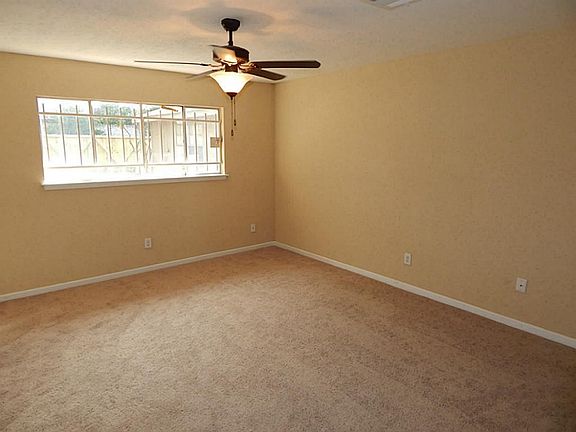 3rd image of 10714 Shannon Hills Dr