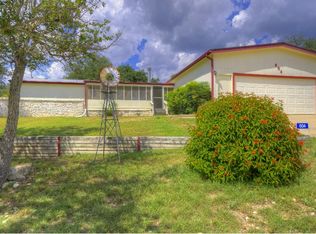 604 Royal Oak St, Ingram, TX 78025