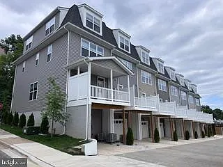 3 bed, 3.5 bath, 2048 sqft, $3,400 — Photo 2