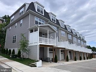 2nd image of 4403 Oglethorpe St