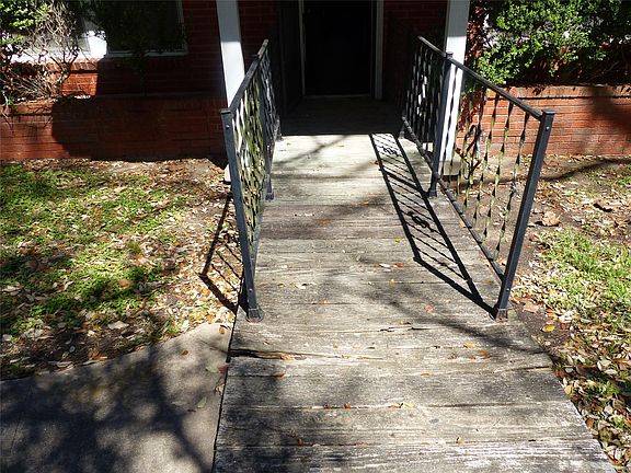 4th image of 1102 W Main St
