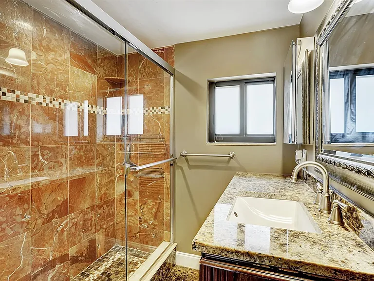 3208 Beacon St — Photo 5