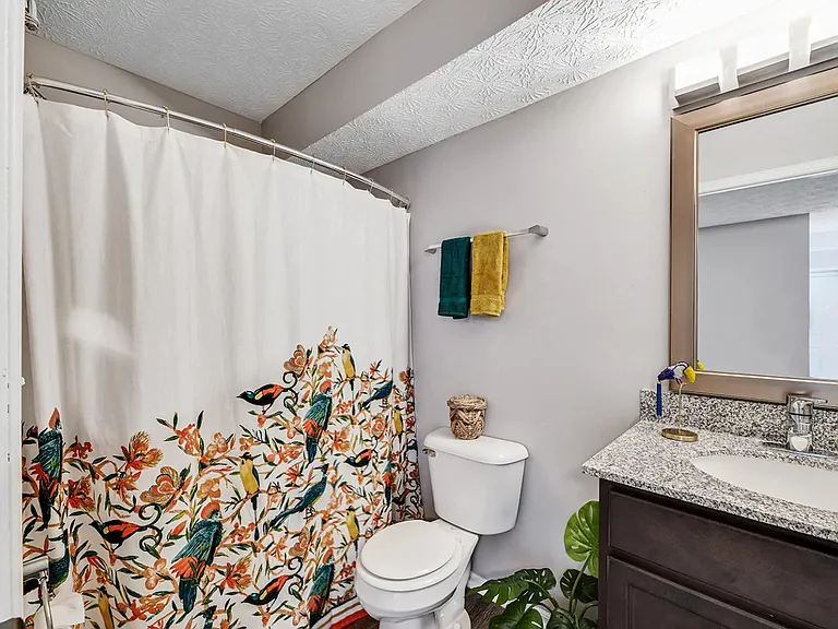 Trinity Lakes Apartments — Photo 25