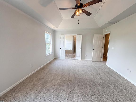 4th image of 9 Bluff Ridge Ct