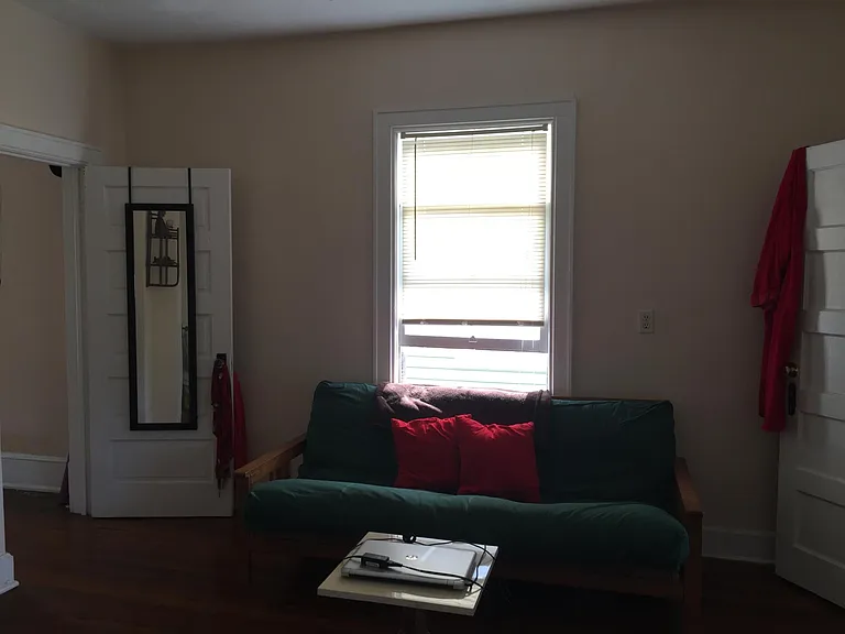 640 Day Ave SW #3 — Photo 6