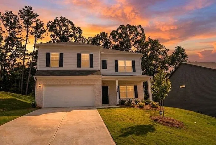 4 bed, 2.5 bath, 2372 sqft, $2,400 — Photo 2