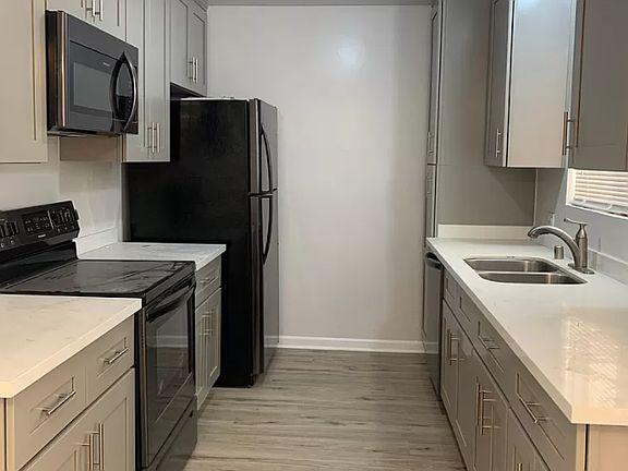 3rd image of 834 2nd St #3532614