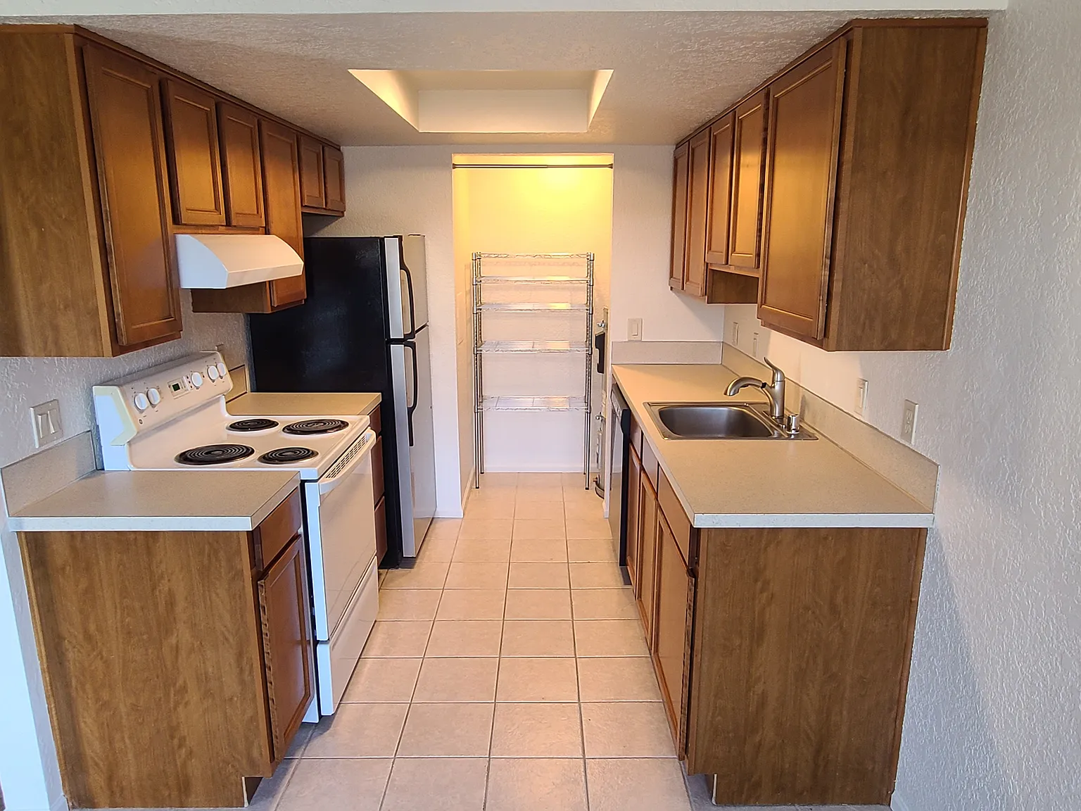 2 bed, 782 sqft, $1,915 — Photo 3