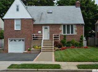 11 Acorn Rd, East Rockaway, NY 11518
