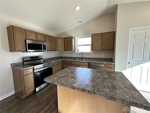 3rd image of 82 Meadowgate Ct