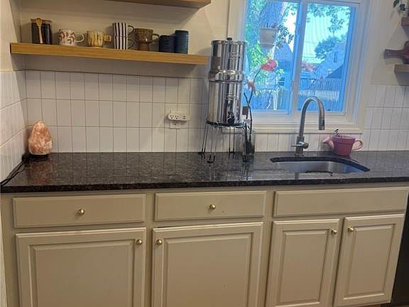 3rd image of 85 Ferris St