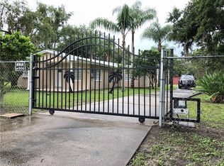 5016 W Knights Griffin Rd, Plant City, FL 33565