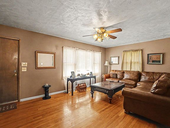 2nd image of 5114 N 49th St