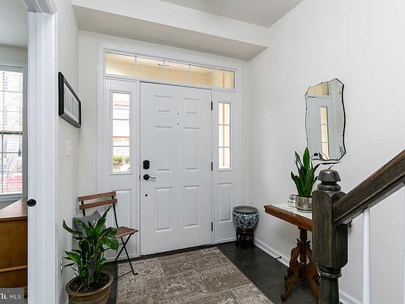 3rd image of 22634 Cambridgeport Sq