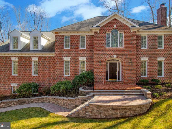 8318 Cathedral Forest Dr, Fairfax Station, VA 22039