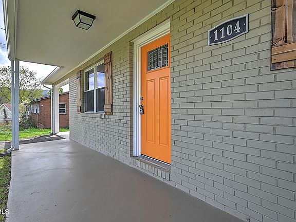 3rd image of 1104 Idlewylde Cir