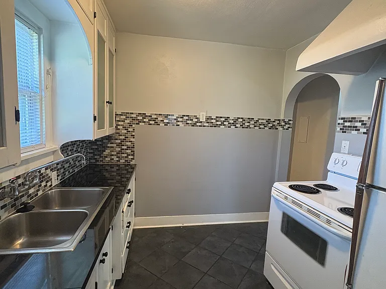 1912 N McKinley Ave — Photo 6