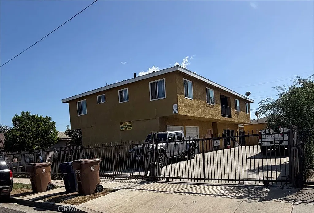 3 bed, 1200 sqft, $3,400 — Photo 1
