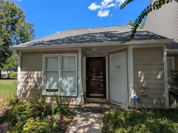 220 Saint Andrews Ln, Chapel Hill, NC 27517