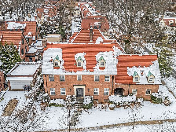 3rd image of 31 Puritan Ave