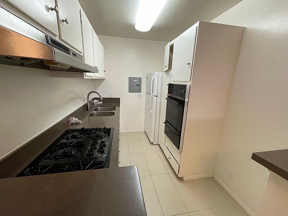 3rd image of 1347 N Poinsettia Pl #2