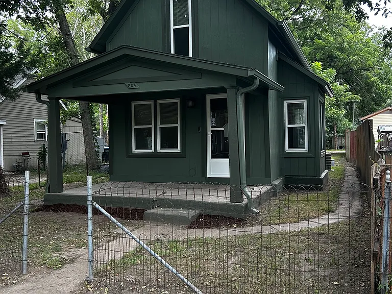 804 NE Oakland Ave — Photo 2