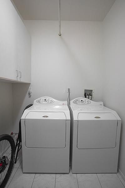 Washer and Dryer that come with unit