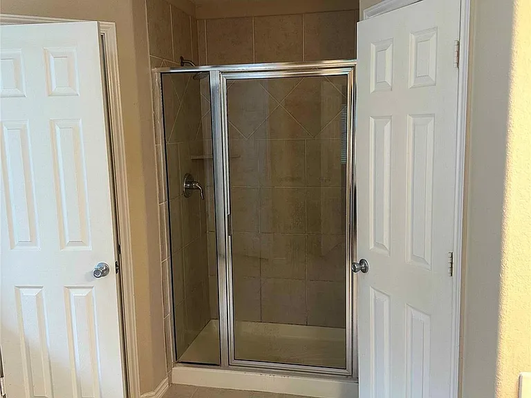 1104 Hidden Oaks St — Photo 15