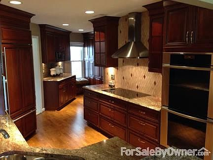 Kitchen
						:
						Upgraded to meet Gordon Ramsay's approval.