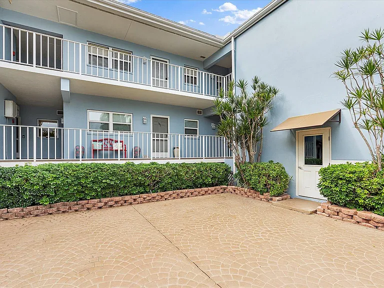 5621 Gulf Of Mexico Dr #103 — Photo 3