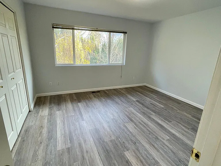 473 NE Conifer Blvd — Photo 9