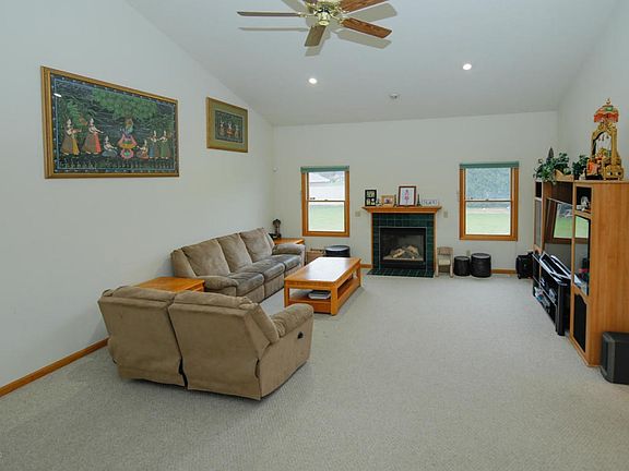 1371 E Galyn-103
