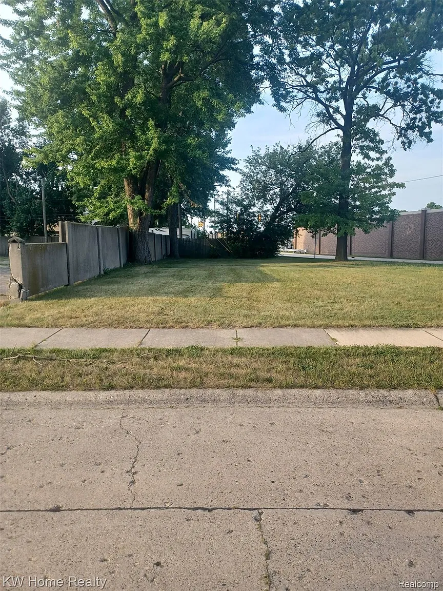 934 E Granet Ave photo 1