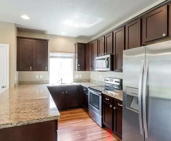 1848 W Woodview Dr — Photo 10