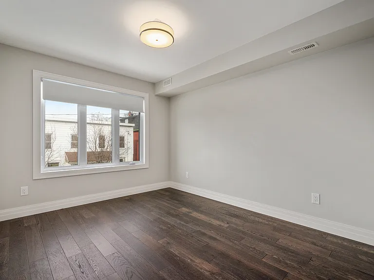 136 Willow St #BASEMENT — Photo 7