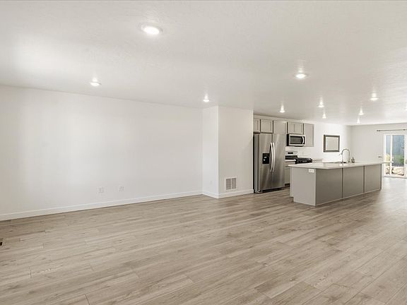 3rd image of 1872 N Ten Hens Ave #1154